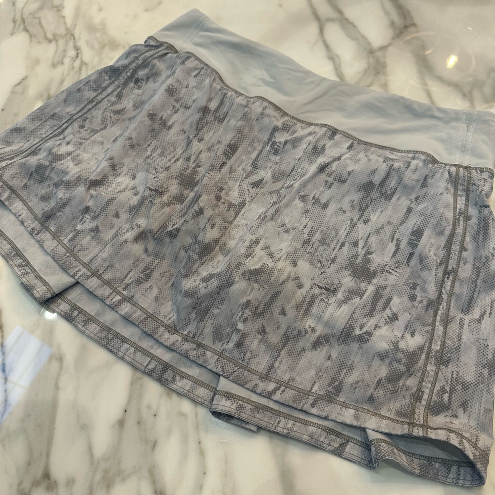 LuluLemon gray print athletic Skirt